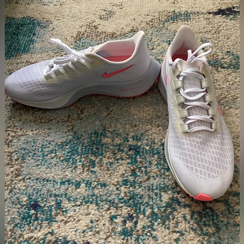 Nike Women’s Air Zoom Pegasus 37 VT White Running Shoes, size 11 - Picture 5 of 5